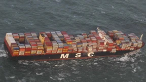 Frachter verliert Container in Nordsee – Kleidung und Möbel angespült