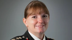 Die Feuerbekämpferin