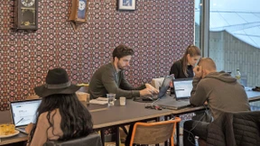 Wie junge Anleger von der Zinswende profitieren können