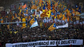 200.000 Menschen protestieren gegen Separatisten-Prozess