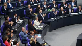 Zustimmung zur Regierungskoalition fällt auf Rekordtief