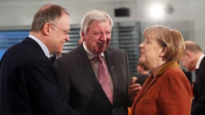 Merkel will mit Abschiebungen zur freiwilligen Ausreise motivieren