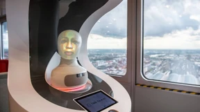 Der Roboter spricht, die Treppe hört