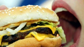 Kontrollverlust vor dem Kühlschrank