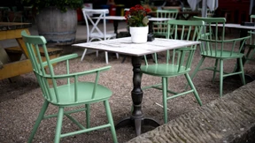 Besonders bei Kleidung und Restaurants wird gespart