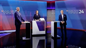 Die FPÖ verteilt heimische Erdäpfel, die Grünen Gummibärchen