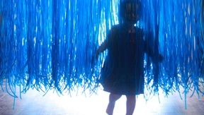 Barfuß durchs Museum