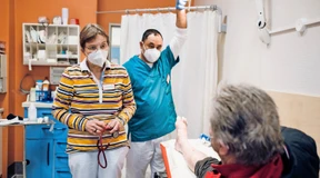 Wie Menschen ohne Versicherung medizinisch behandelt werden