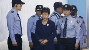 Ex-Präsidentin in Handschellen vor Gericht