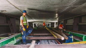 Eine Brücke verschwindet