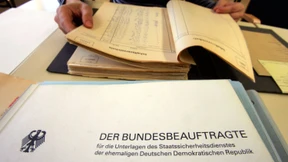 Selbstbewusste Handlanger