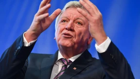 Bouffier sieht verschärftes Asylrecht als Hilfe