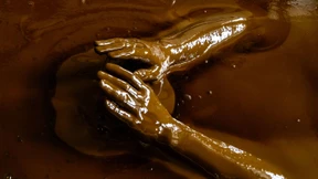 Vitalisierendes Bad in Rohöl