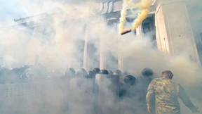 Ein Toter vor dem Parlament