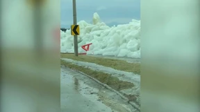 Sieben Meter hoher Eis-Tsunami in Kanada