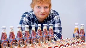 Ketchupflasche im Tattoo-Look von Ed Sheeran