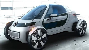 Der kleine Nils möchte ins Autoparadies