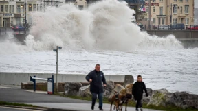 Sturm wütet an Küsten Großbritanniens