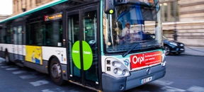 Busfahrer wirft Passagiere raus, die Rollstuhlfahrer keinen Platz machen