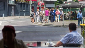 Mit Videokamera gegen Drogenverkauf im Hinterhof