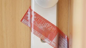 Zweijähriger stirbt neben toter Mutter