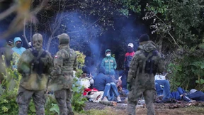 Von Grenzschützern umstellt