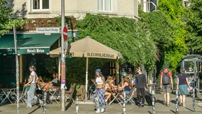 Pingpong zwischen Berliner Trubel und Eifel-Idylle