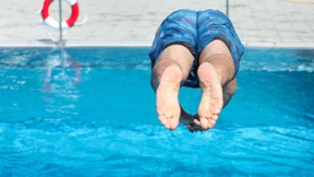 Badegäste in München freuen sich über sommerliche Temperaturen