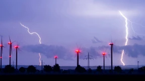 Wie Blitze und Donner entstehen