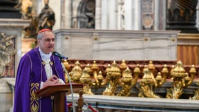 Zentralaltar im Petersdom „geschändet“