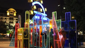 Gralsritter in Hochhausburgen und Grünanlagen