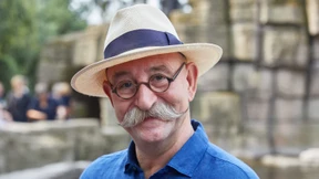 Horst Lichter zeigt, wie er seinen Bart pflegt