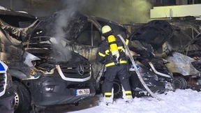 Sechs Polizeiautos in Hamburg ausgebrannt