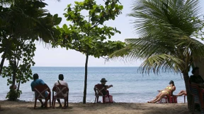 Zwölfjähriger stiehlt Kreditkarte und fliegt nach Bali