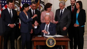 Merkel soll sich bei Biden für Abbau von Zöllen einsetzen