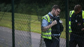 Klimaaktivisten kleben sich auf Rollbahn fest