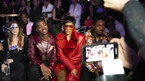 Laut, künstlich und will unbedingt auffallen