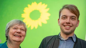 Leben von der Partei