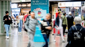 Die Bahn fährt hinterher