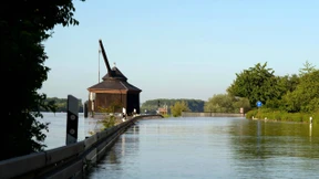 Der Rhein fließt, der Verkehr nicht