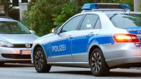 Zollfahnder landen Ermittlungscoup bei gefälschten Handys