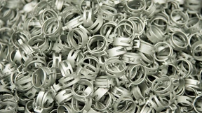 Ein Spieler im Mittelfeld