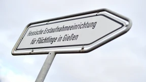 Zwölf Verletzte bei Feuer in Flüchtlingsheim