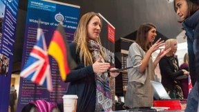 Zum Studium ab auf die Insel