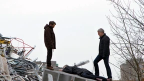 An den Haaren herbeigezogen