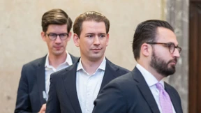 Schlagabtausch schon zum Auftakt