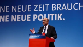 Schulz sagt Partei umfassende Erneuerung zu