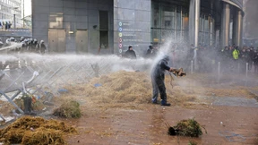 Bauern protestieren mit Gewalt in Brüssel