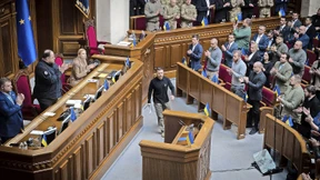 Selenskyj fordert NATO-Einladung und freie Hand bei Waffen