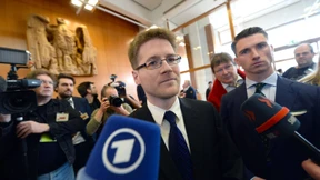 NPD-Verbotsverfahren scheitert nicht an V-Leuten